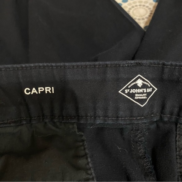 St.John’s Bay Black Cropped Capri Pants - Picture 6 of 9